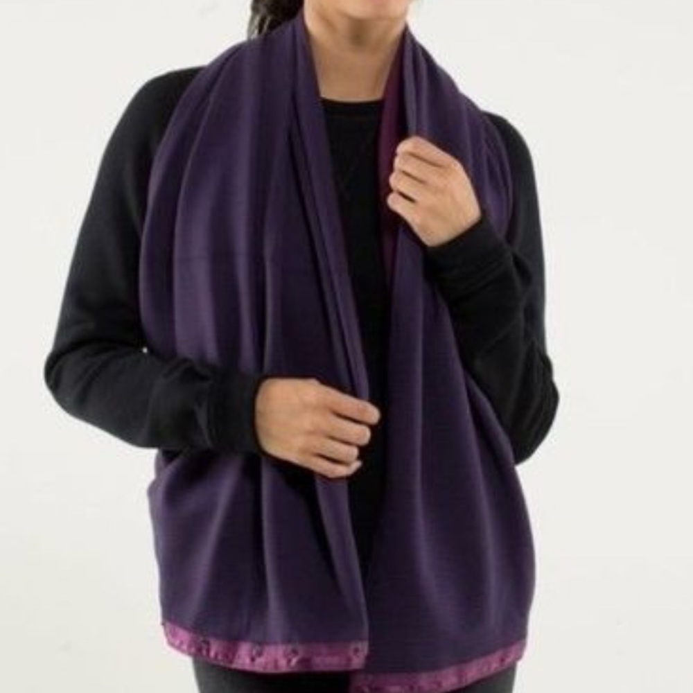 One LULULEMON VINYASA SCARF